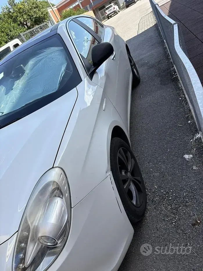 Usata Alfa Romeo Giulietta 105 CV (77 kW) 2010 Bianco Utilitaria