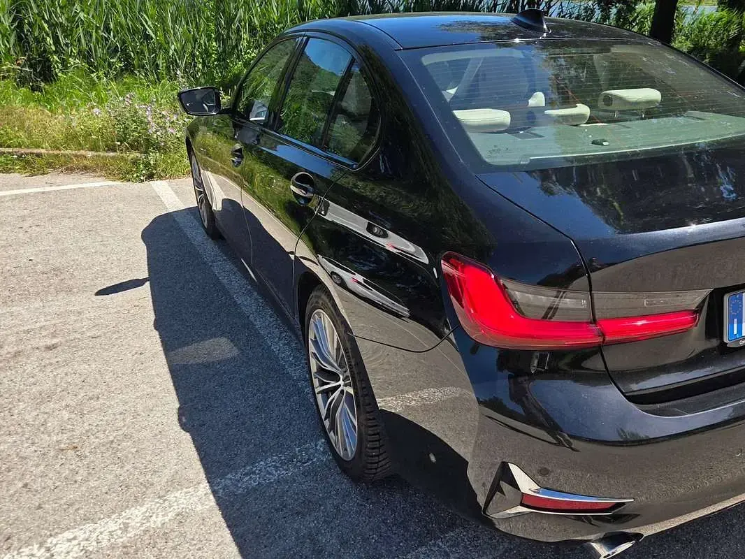 Usata BMW 320 Luxury Line 190 CV (139 kW) 2019 Nero Berlina
