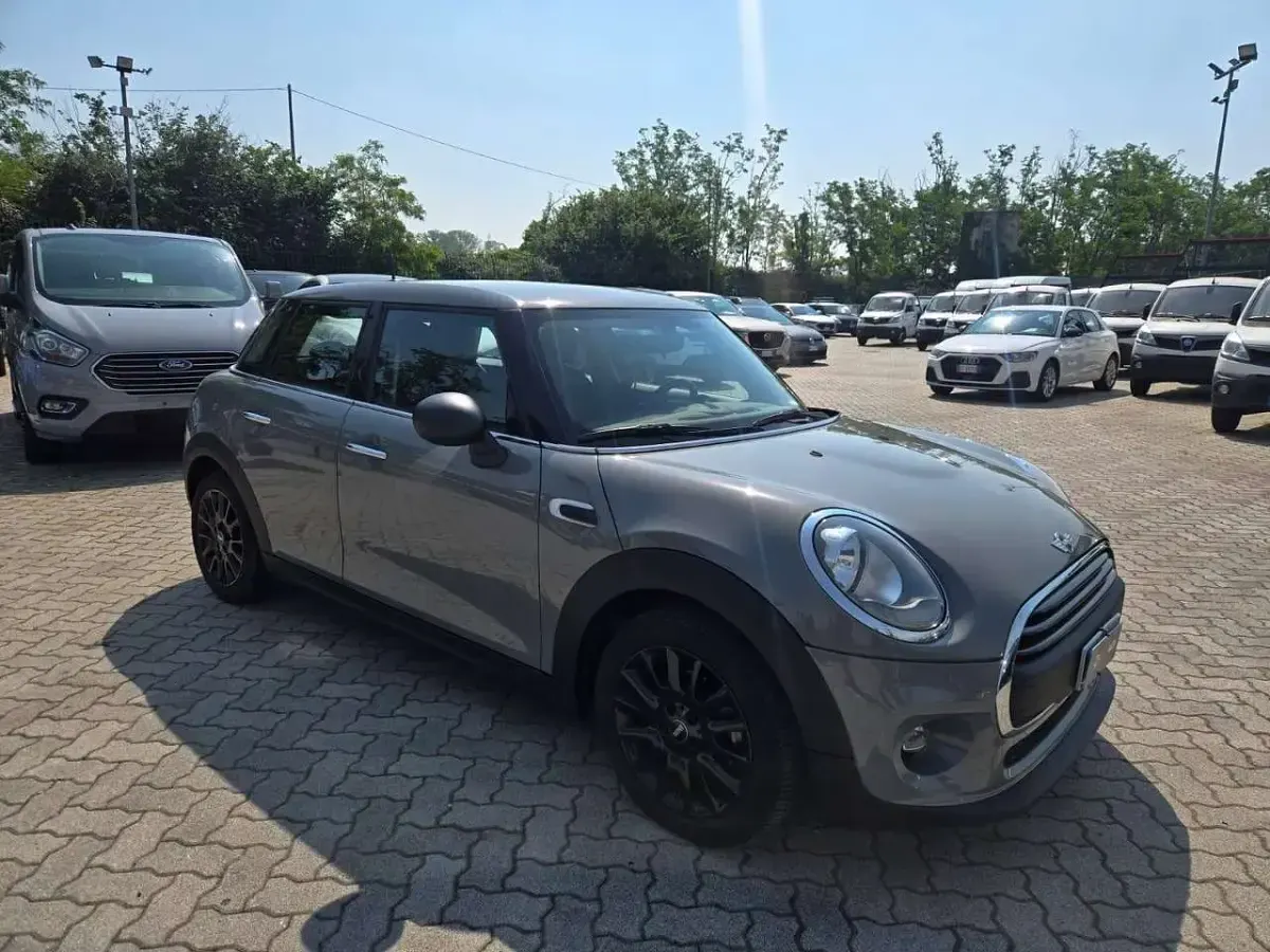 Usata Mini ONE 102 CV (75 kW) 2017 Grigio Utilitaria