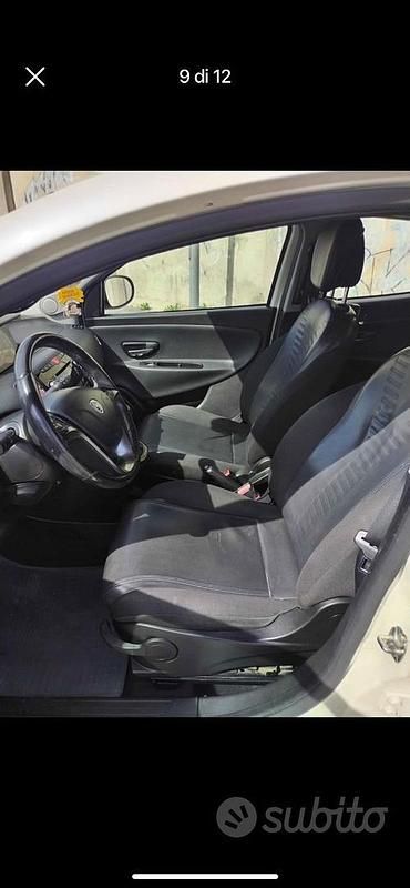 Usata Lancia Ypsilon 95 CV (69 kW) 2011 Bianco Utilitaria