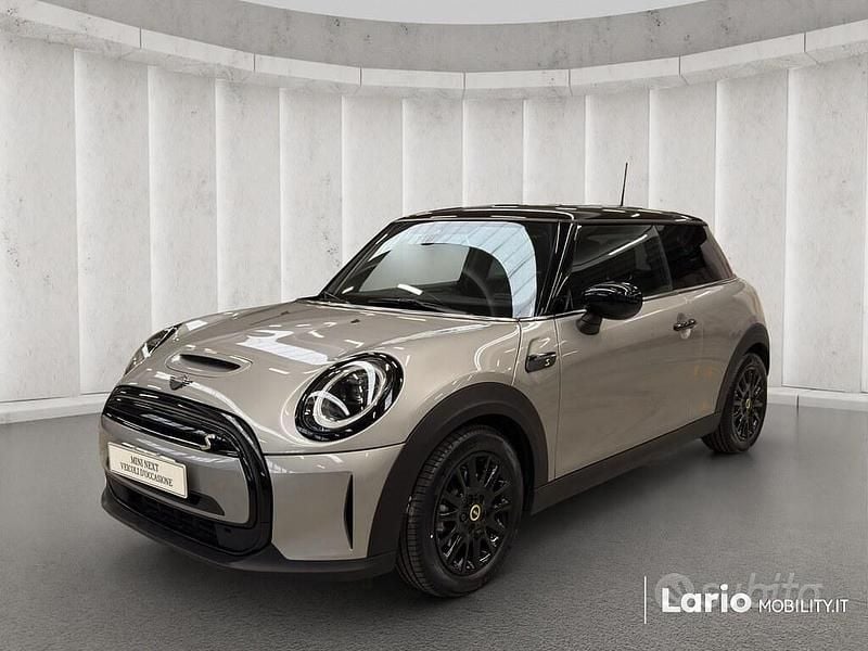 Usata Mini Cooper SE Essential 135 kW (184 CV) 2023 Argento Utilitaria
