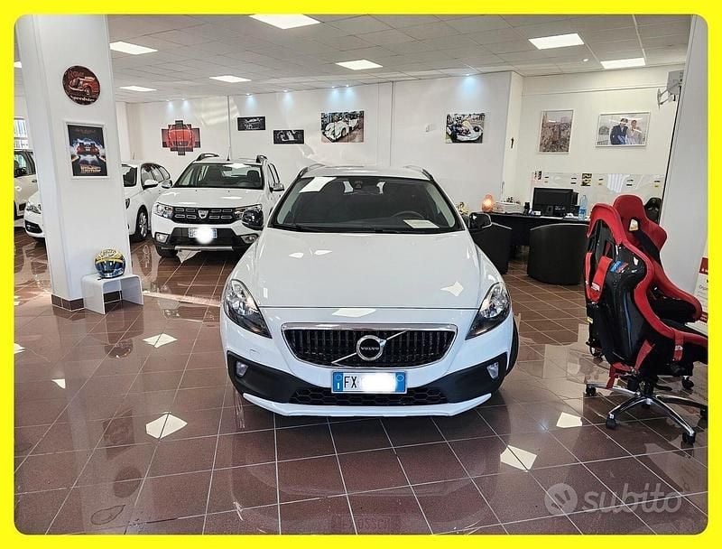 Usata Volvo V40 CC Business Edition 120 CV (88 kW) 2019 Bianco Station wagon
