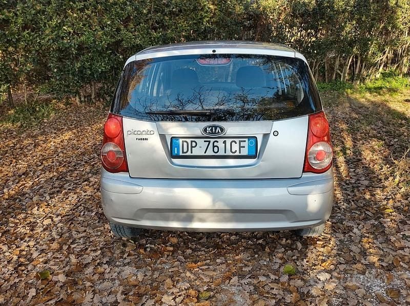 Usata Kia Picanto LX 60 CV (44 kW) 2008 Grigio Utilitaria