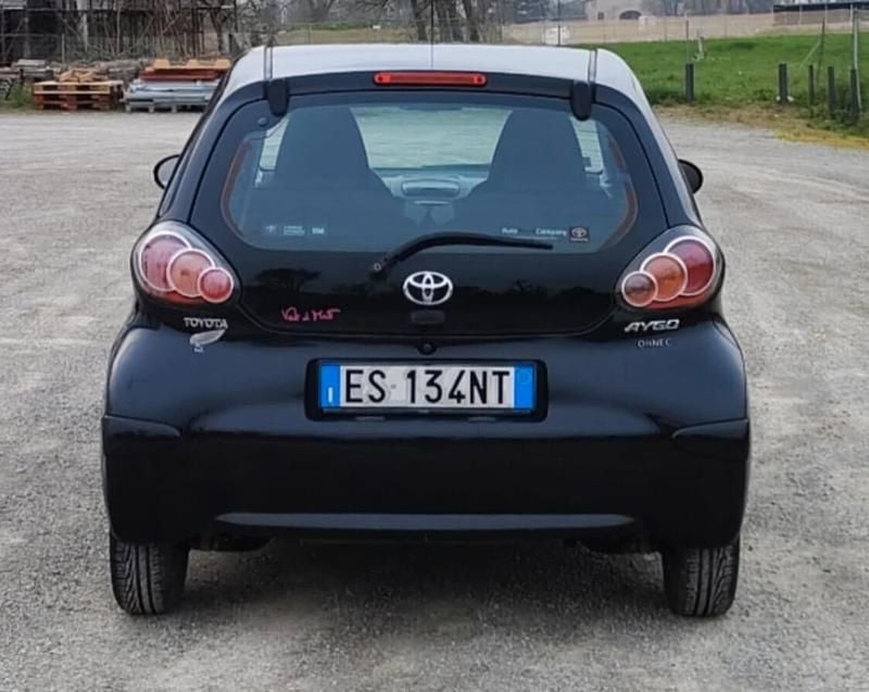 Usata Toyota Aygo Edition 68 CV (50 kW) 2013 Nero Utilitaria