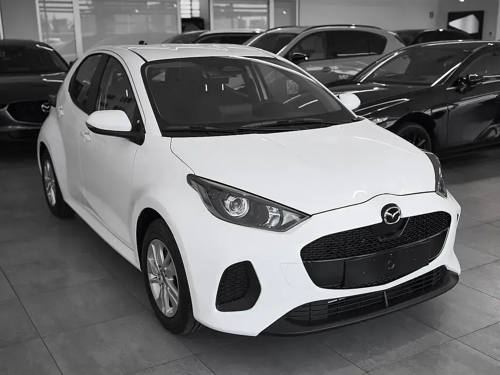 Nuova Mazda 2 116 CV (85 kW) 2026 Lunar white Utilitaria