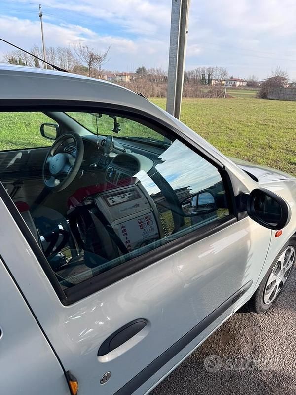 Usata Renault Clio II 54 CV (39 kW) 2000 Berlina