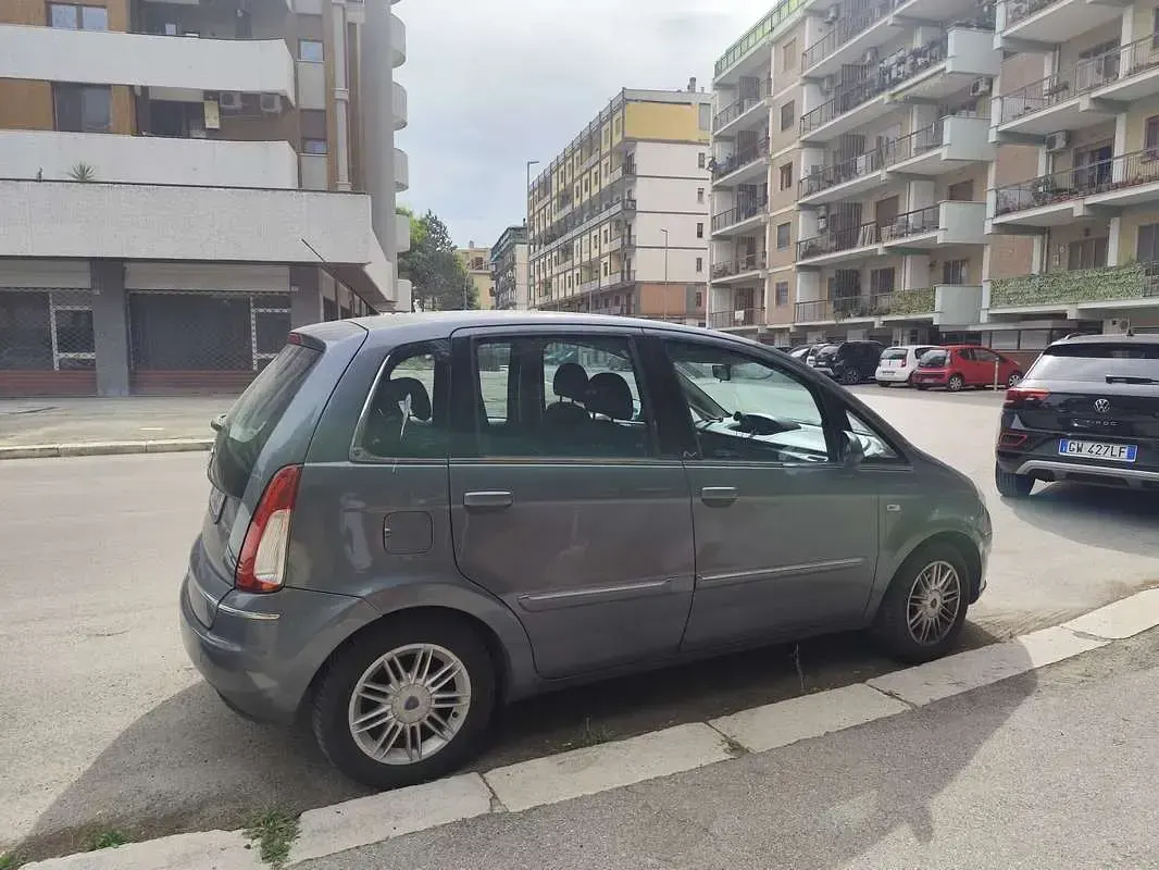 Usata Lancia Musa 90 CV (66 kW) 2010 Monovolume