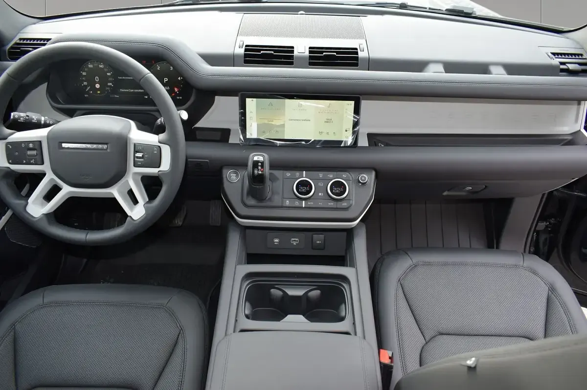 Usata Land Rover Defender SE 200 CV (147 kW) 2023 Fuji white SUV