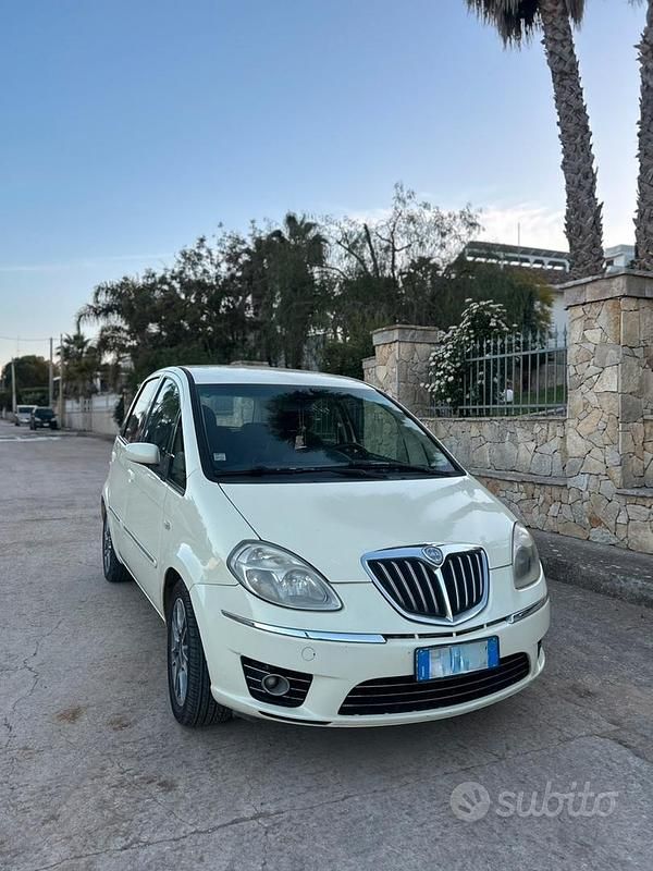 Usata 2009 Lancia Musa Monovolume | 3300 € (Buon prezzo) - Immagine 1/4