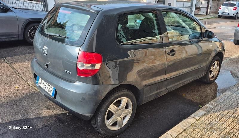 Grigio Usata 2006 VW Fox Utilitaria | 1990 € (Buon prezzo) - Immagine 1/4
