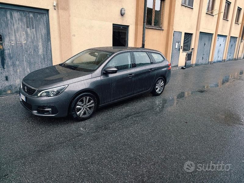 Usata Peugeot 308 SW 130 CV (95 kW) 2022 Grigio Station wagon