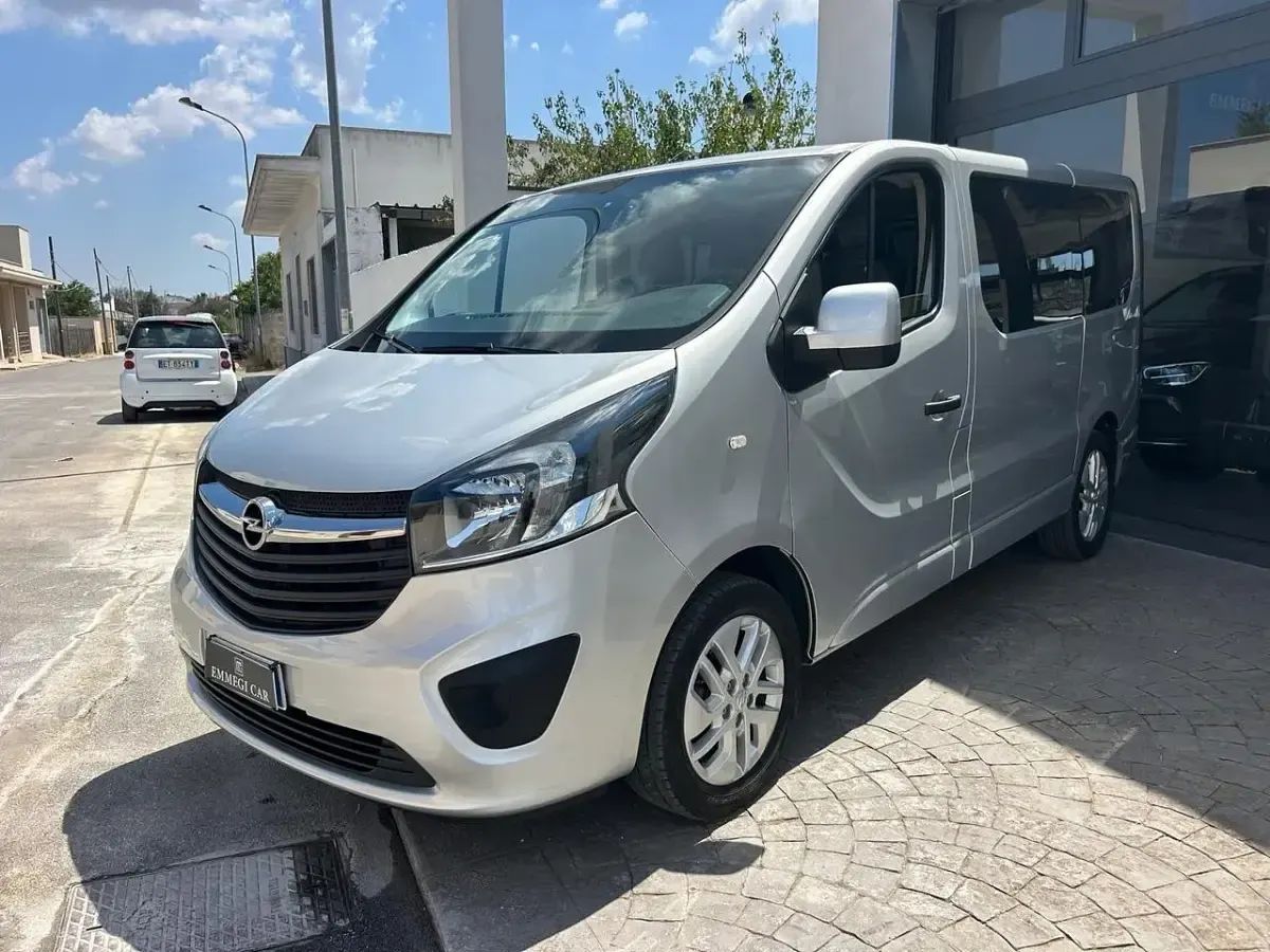 Usata Opel Vivaro 125 CV (91 kW) 2018 Argento Monovolume