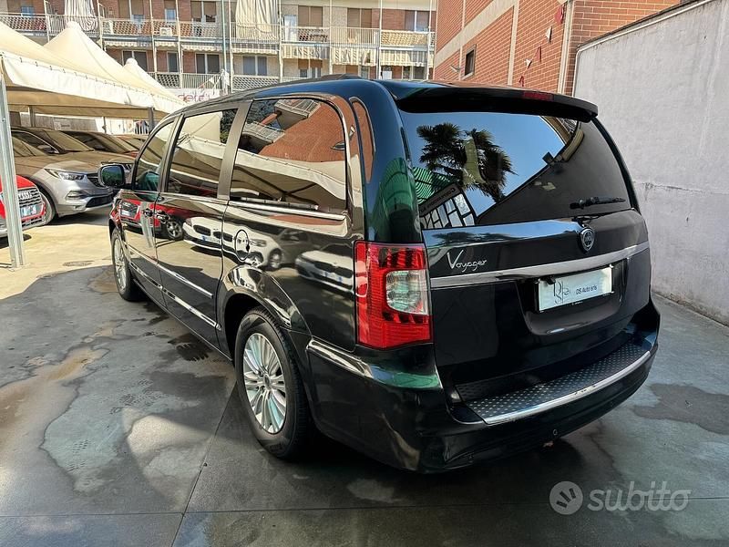 Usata Lancia Voyager Platinum 163 CV (119 kW) 2012 Nero Monovolume