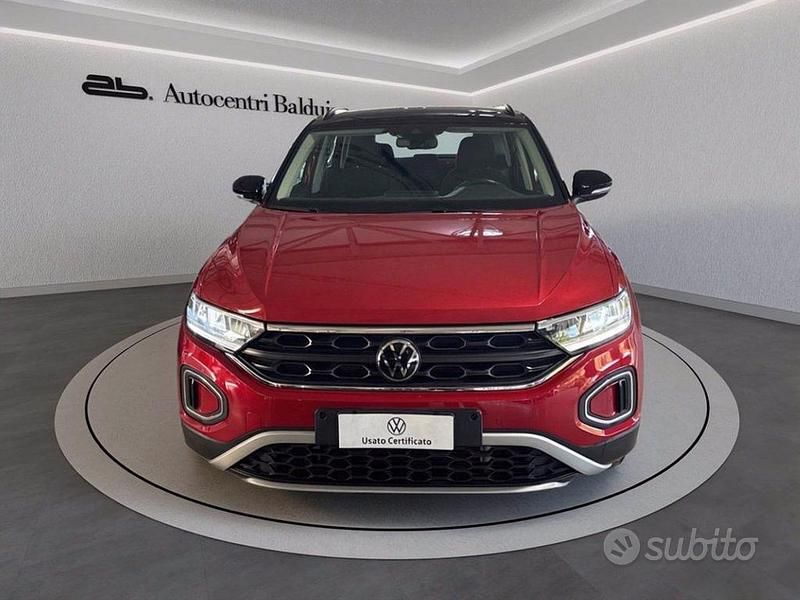 Usata VW T-Roc Life 150 CV (110 kW) 2023 Kings red metalizzato SUV