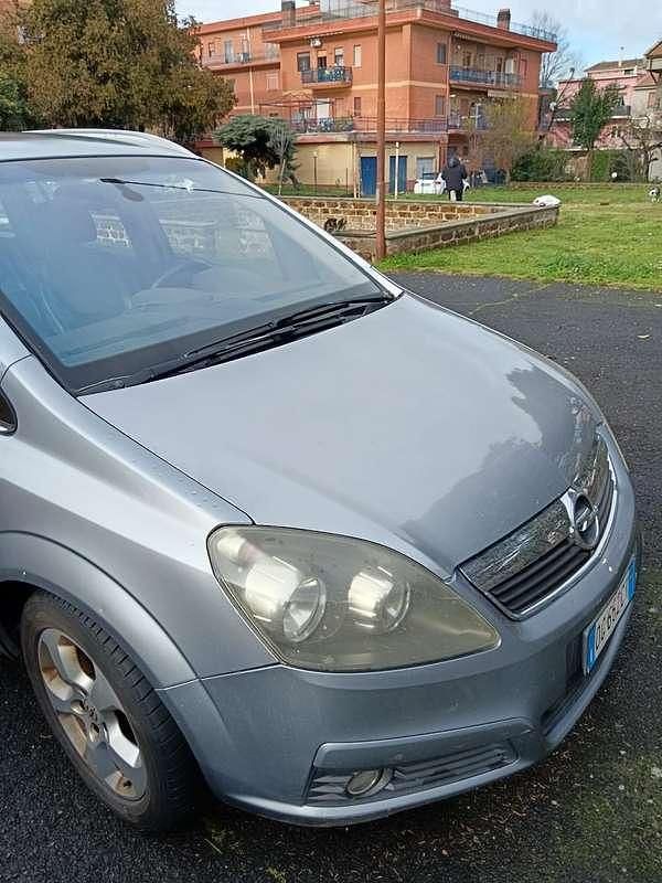Usata Opel Zafira Club 101 CV (74 kW) 2006 Argento Monovolume