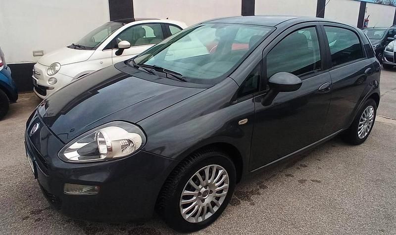 Usata Fiat Punto Street 69 CV (50 kW) 2014 Grigio Berlina
