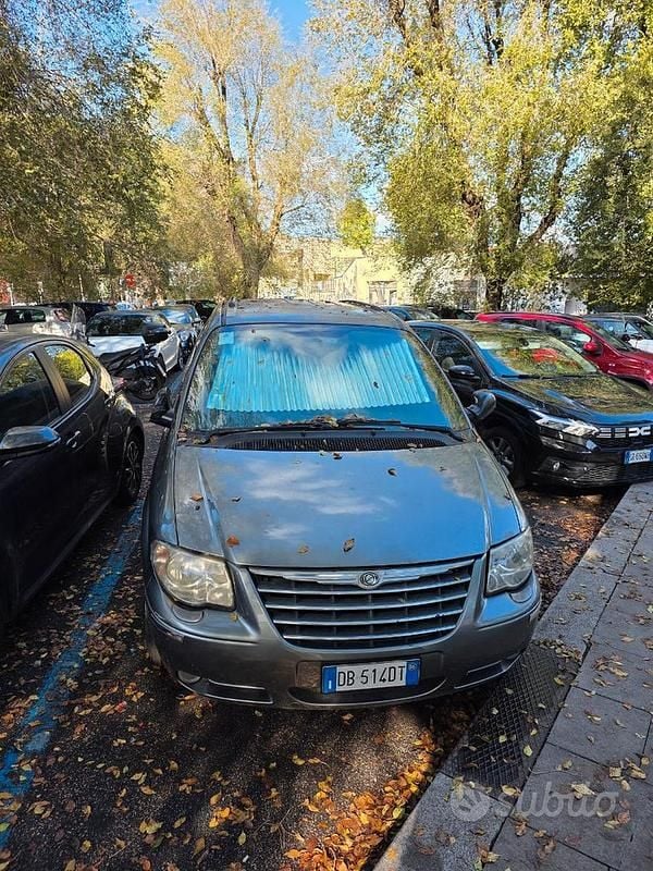 Usata Chrysler Grand Voyager 150 CV (110 kW) 2006 Grigio Monovolume