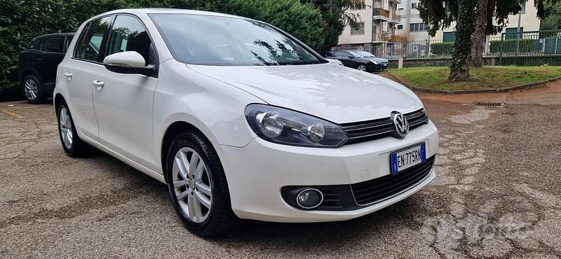 Usata VW Golf VII Highline 104 CV (76 kW) 2013 Bianco Berlina