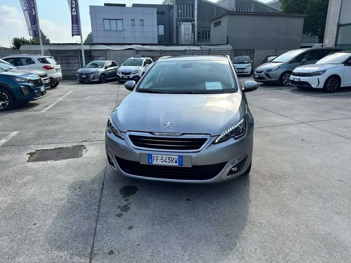 Usata Peugeot 308 Allure 131 CV (96 kW) 2016 Grigio artense Station wagon