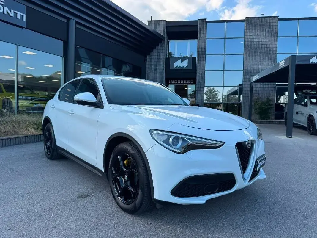 Usata Alfa Romeo Stelvio Business 160 CV (117 kW) 2019 Bianco SUV