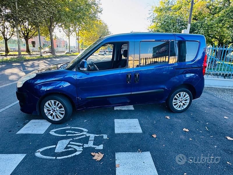 Usata Fiat Doblò Emotion 90 CV (66 kW) 2010 Blu Monovolume