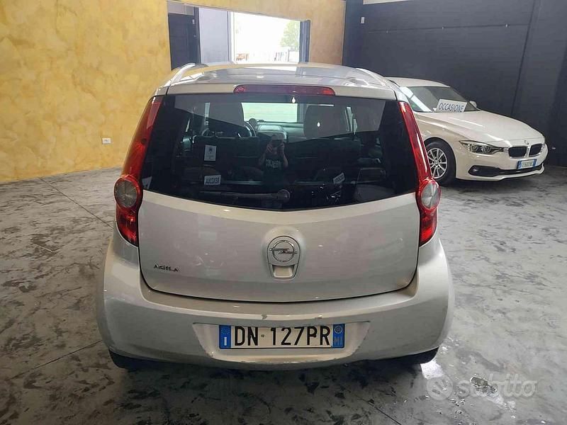 Usata Opel Agila Enjoy 65 CV (47 kW) 2008 Argento Utilitaria