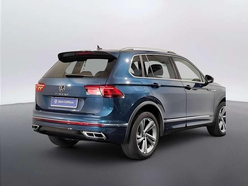 Usata VW Tiguan R-line 150 CV (110 kW) 2023 Nightshade blue metallizzato SUV