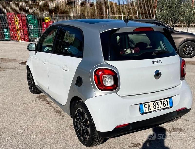 Usata Smart ForFour 71 CV (52 kW) 2015 Bianco Utilitaria