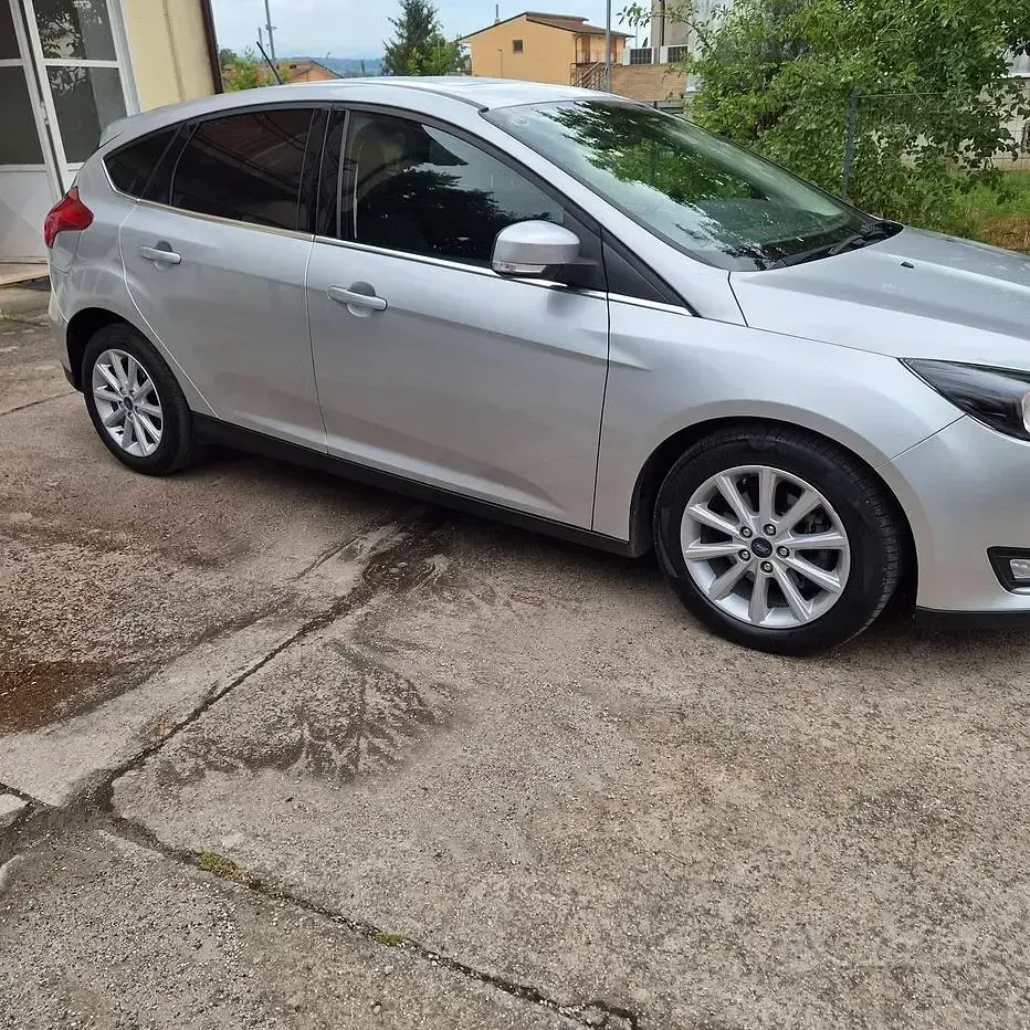 Usata Ford Focus Titanium 120 CV (88 kW) 2017 Grigio Berlina