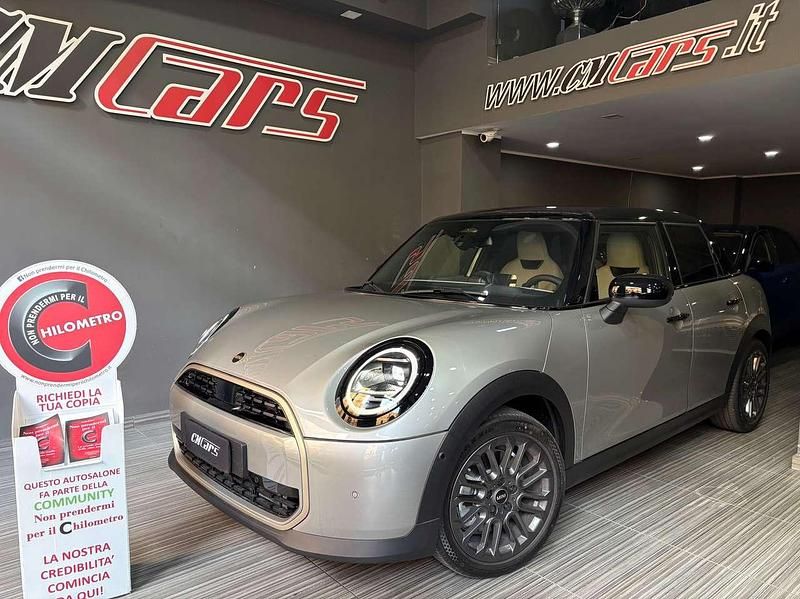 Nuova Mini Cooper Favoured 156 CV (114 kW) 2026 Grigio Utilitaria