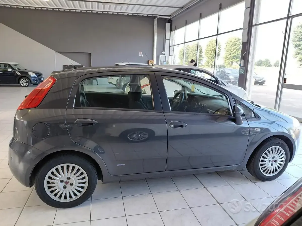Usata Fiat Grande Punto 65 CV (47 kW) 2008 Grigio Utilitaria