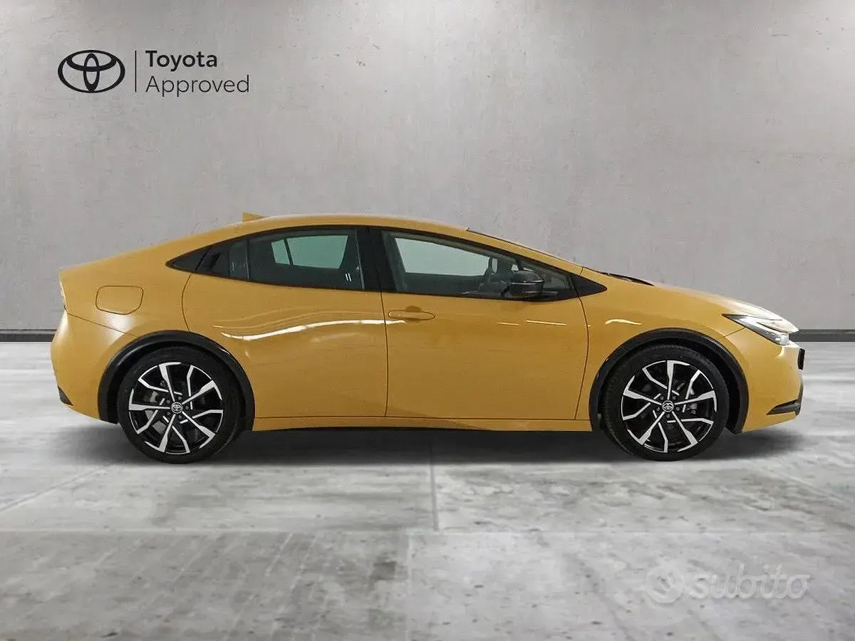 Usata Toyota Prius Lounge 2023 Giallo Utilitaria