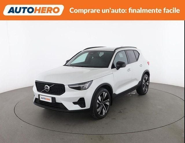 Bianco Nuova 2025 Volvo XC40 Plus SUV | 35.299 € (Super prezzo) - Immagine 1/2