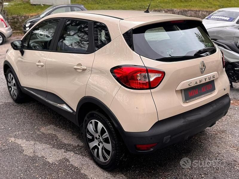 Usata Renault Captur Intens 90 CV (66 kW) 2015 Beige SUV