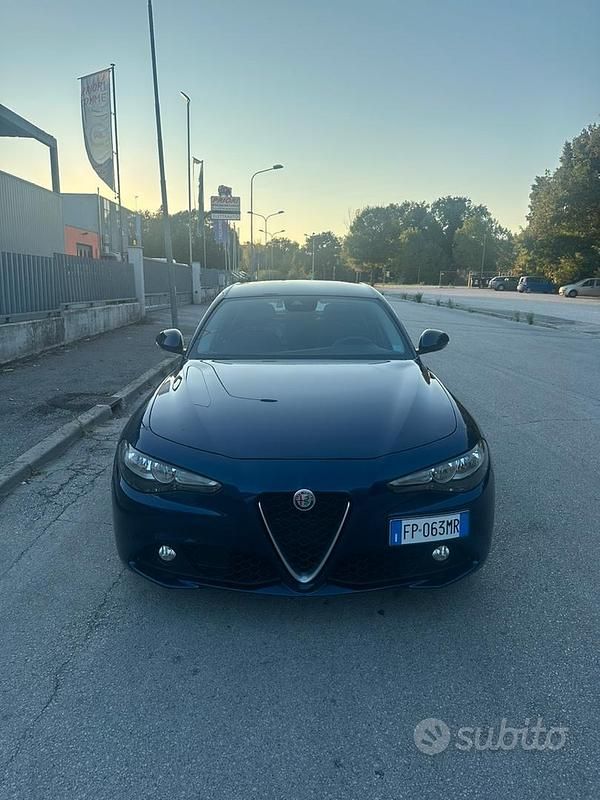 Usata Alfa Romeo Giulia 160 CV (117 kW) 2017 Blu Berlina