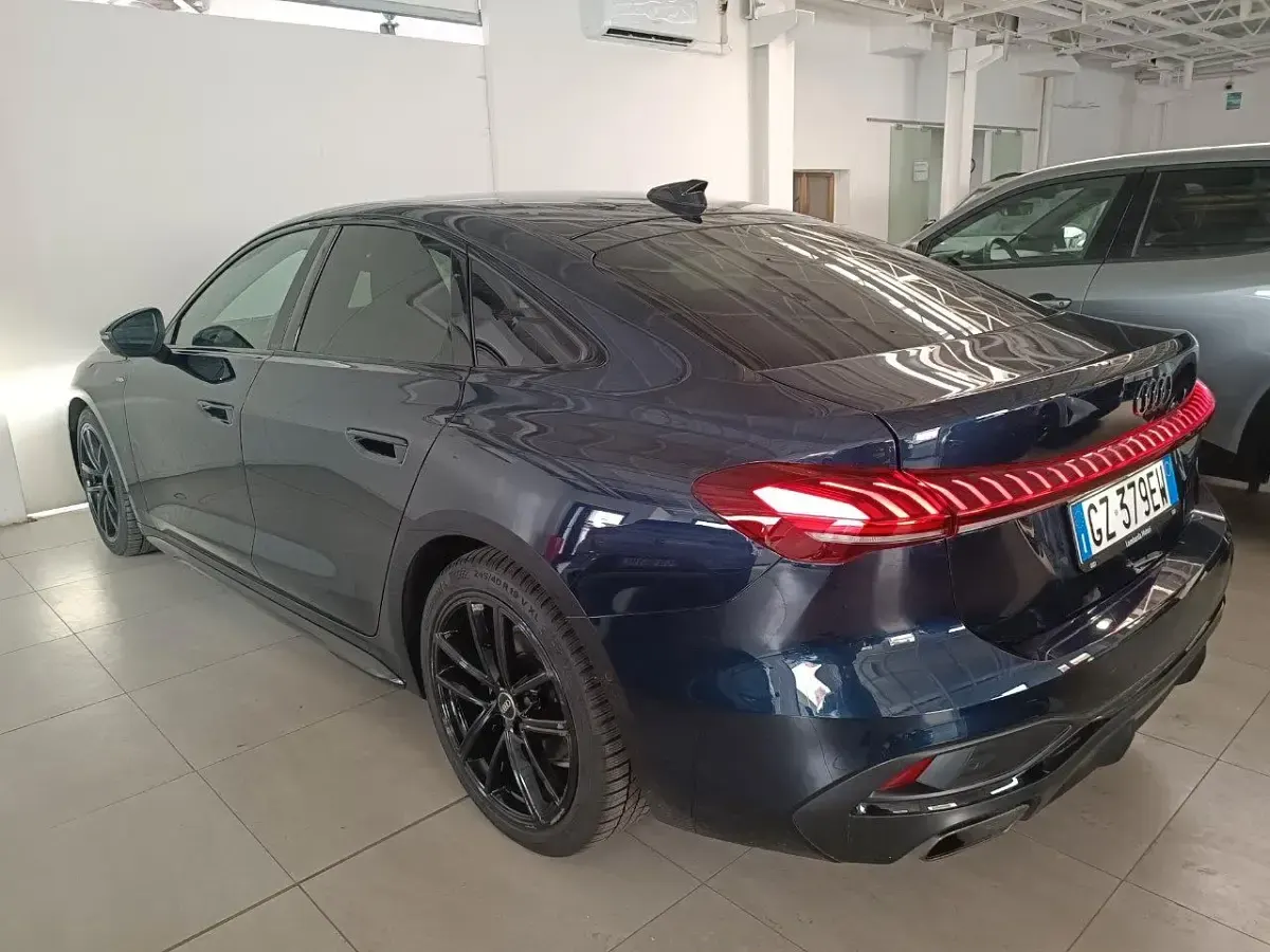 Usata Audi A5 S-Line 149 CV (109 kW) 2025 Blu Berlina