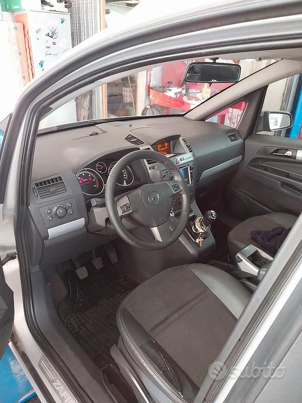 Usata Opel Zafira 150 CV (110 kW) 2007 Grigio Monovolume