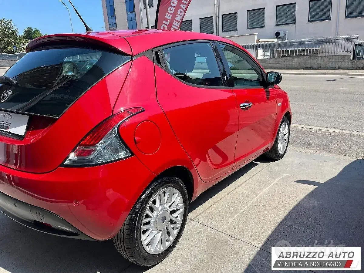 Usata Lancia Ypsilon Platinum 95 CV (69 kW) 2014 Rosso Utilitaria