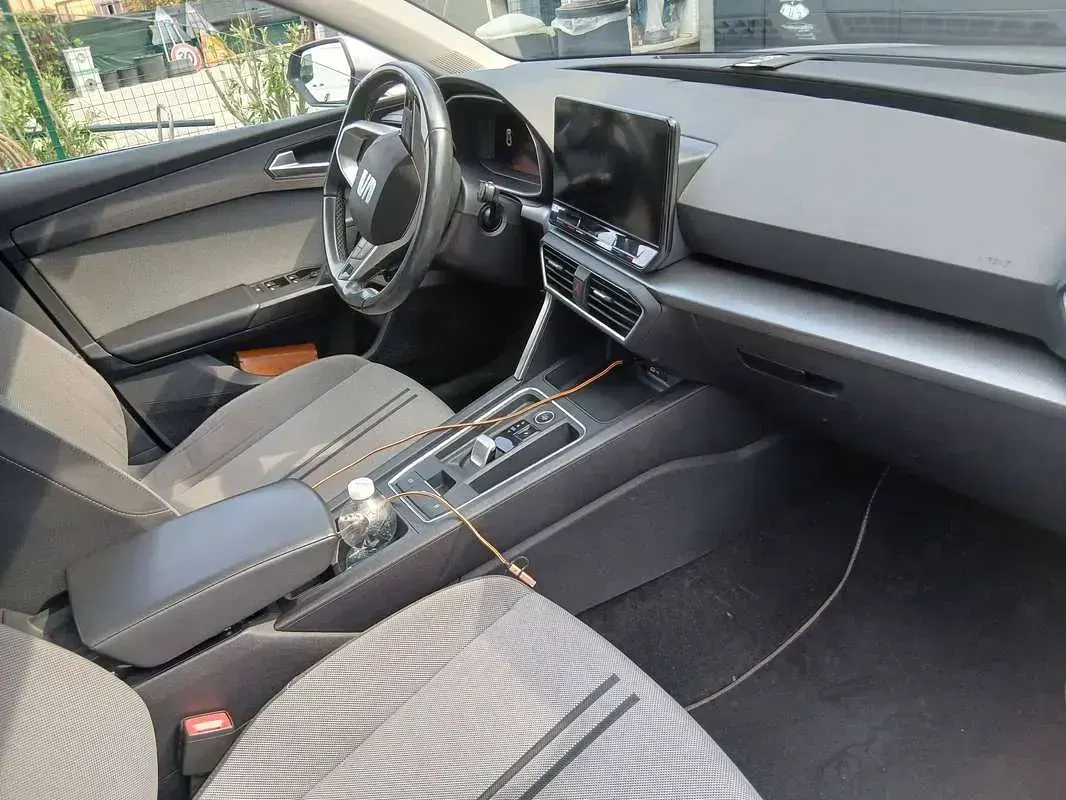 Usata Seat Leon Business 150 CV (110 kW) 2022 Argento Station wagon
