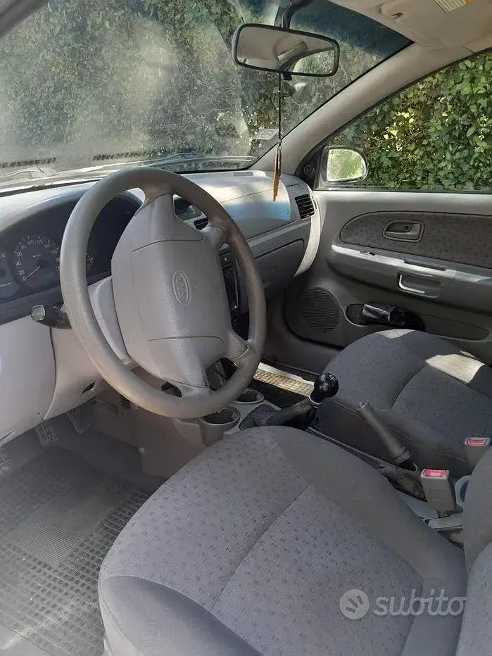 Usata Kia Rio 82 CV (60 kW) 2003 Bianco Berlina