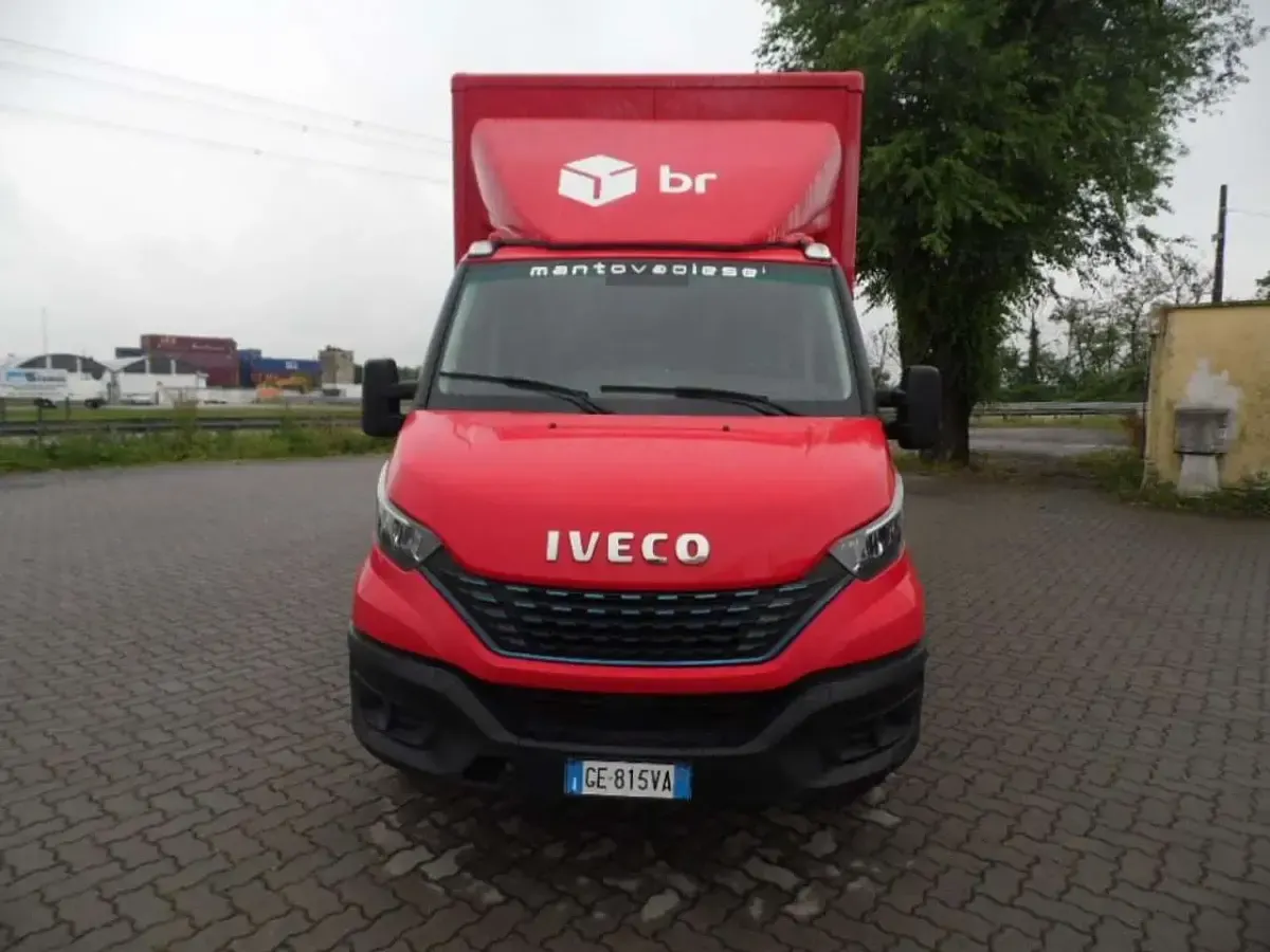 Usata Iveco Daily 136 CV (100 kW) 2021 Rosso Cabrio