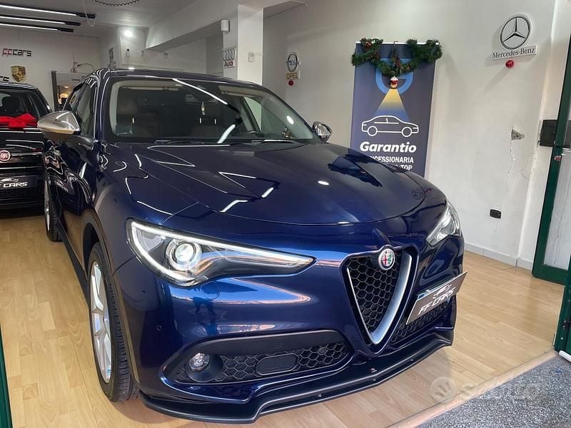 Usata Alfa Romeo Stelvio Executive 210 CV (154 kW) 2018 Blu SUV