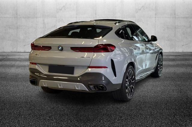Usata BMW X6 M Sport 381 CV (280 kW) 2024 Grigio metallizzato SUV
