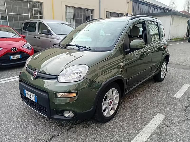 Usata Fiat Panda Trekking 84 CV (61 kW) 2013 Verde Utilitaria