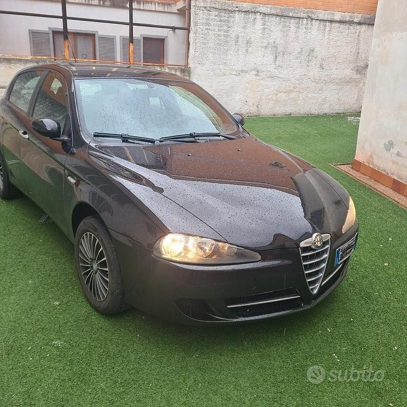 Nero Usata 2010 Alfa Romeo 147 Exclusive Due volumi | 3990 € (Molto cara) - Immagine 1/4