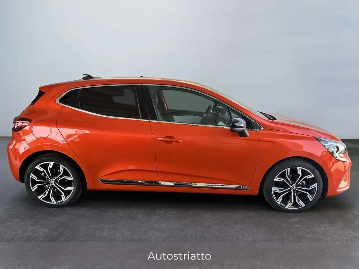 Usata Renault Clio V Techno 91 CV (66 kW) 2023 Arancione Berlina