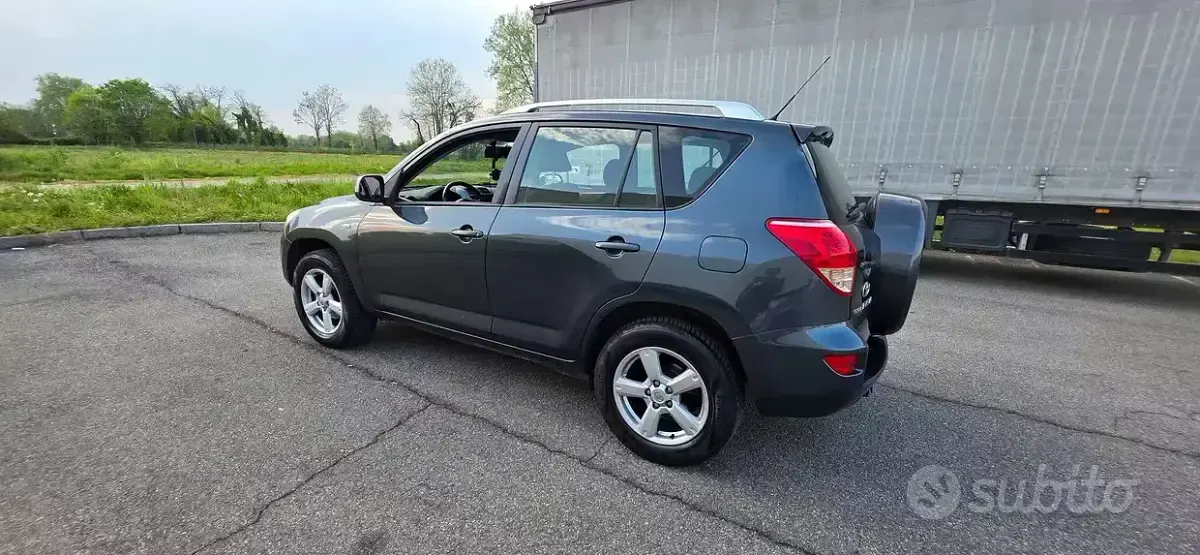 Usata Toyota RAV4 152 CV (111 kW) 2008 SUV