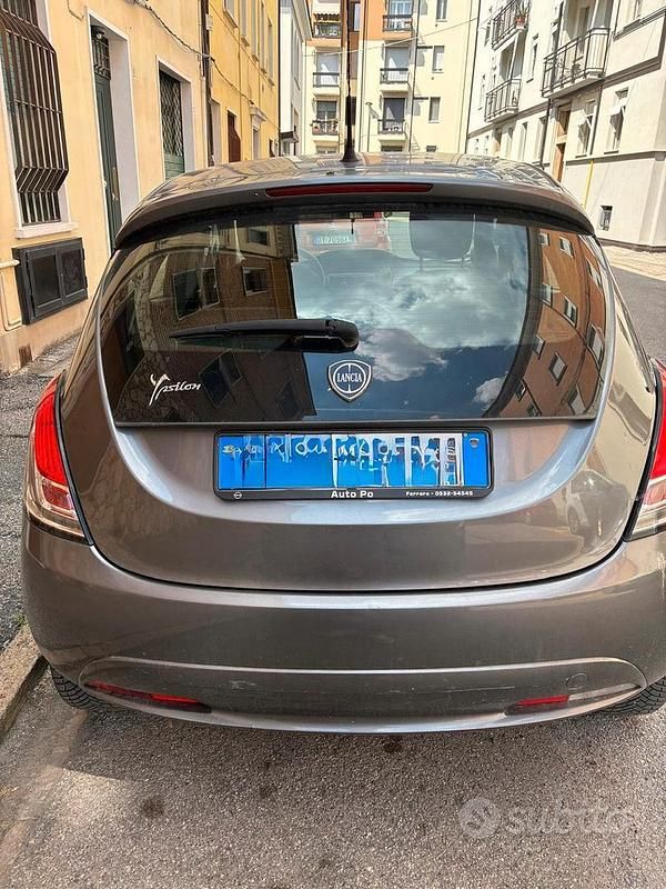 Usata Lancia Ypsilon 69 CV (50 kW) 2016 Grigio Utilitaria