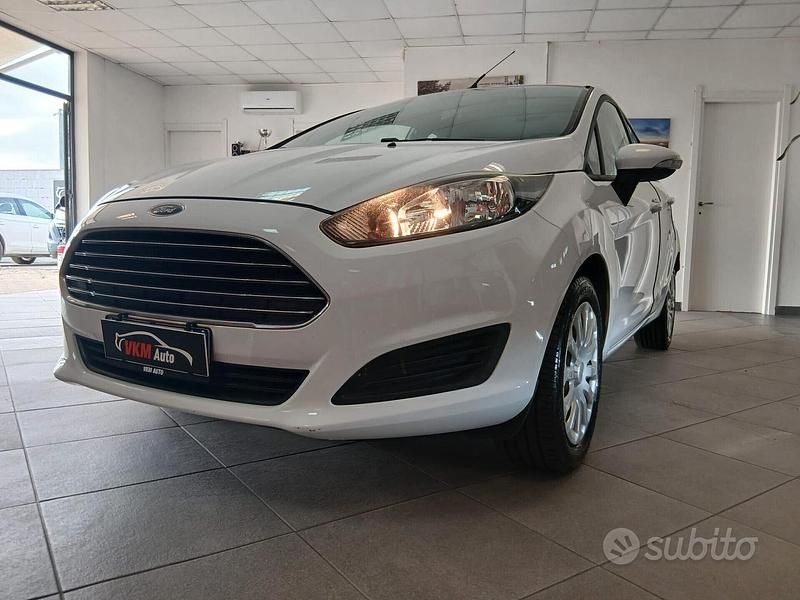 Bianco Usata 2016 Ford Fiesta Tre volumi | 8900 € (Molto cara) - Immagine 1/4