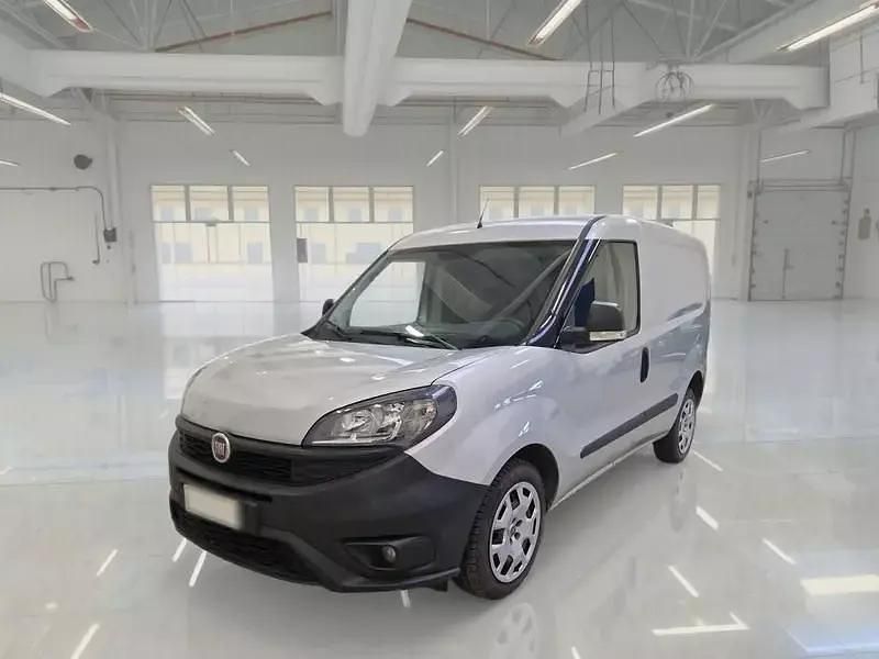Usata Fiat Doblò Lounge 120 CV (88 kW) 2021 Bianco Monovolume